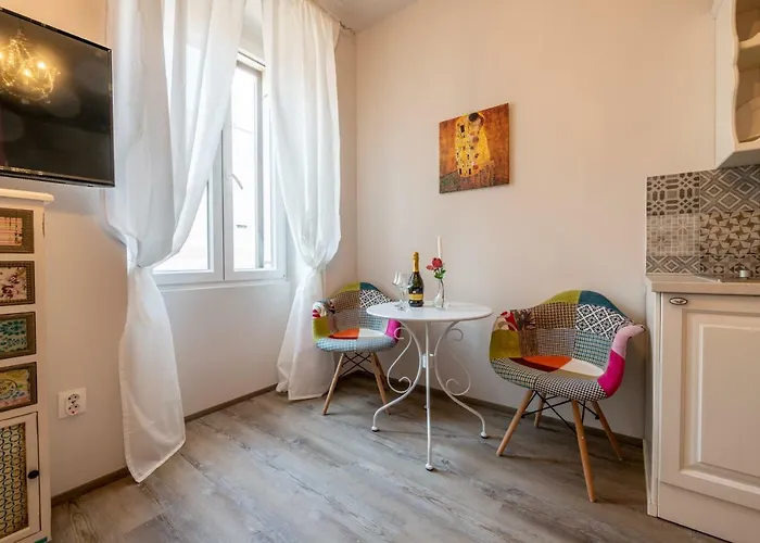 Old Romantic 3 Apartman Pula