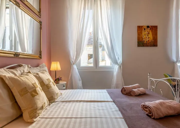 Old Romantic 3 Apartman