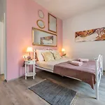 Old Romantic 3 Apartment *