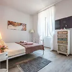 Old Romantic 3 * Pula